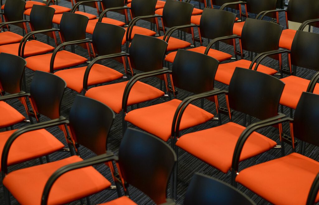 seats, orange, congress-2954367.jpg